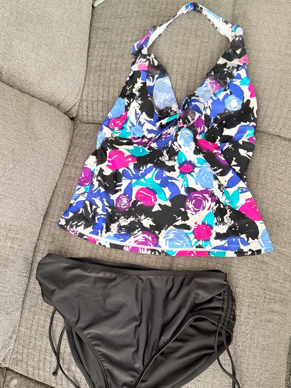 🏖️ 2 pc Floral Halter Tankini Swimsuit w Black Side-Ruch Bottoms Side Size Large